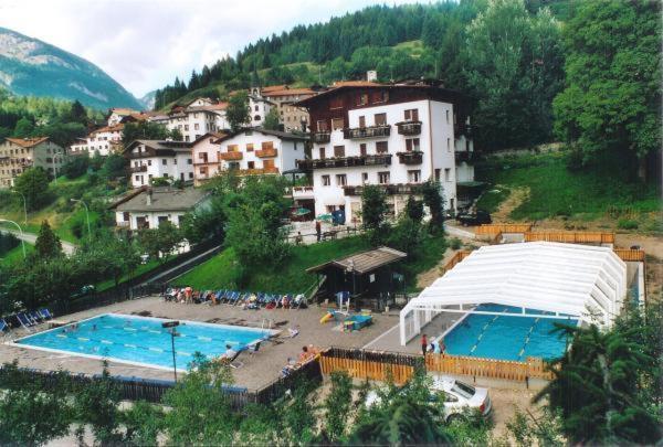 Sporting Hotel Club Pelos Bagian luar foto