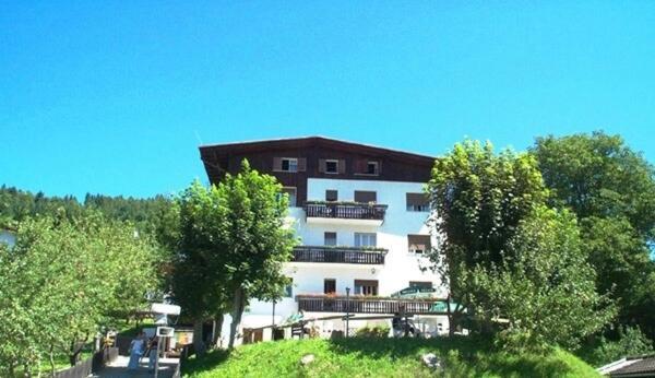 Sporting Hotel Club Pelos Bagian luar foto